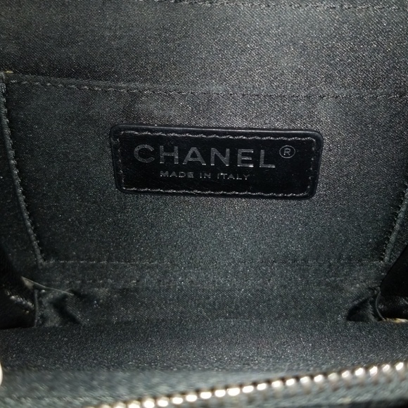 **SOLD**💯Auth Chanel Patent Mini Camera Crossbody - Picture 8 of 8